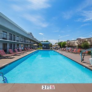 Quality Inn & Suites Greenville - Haywood Mall
